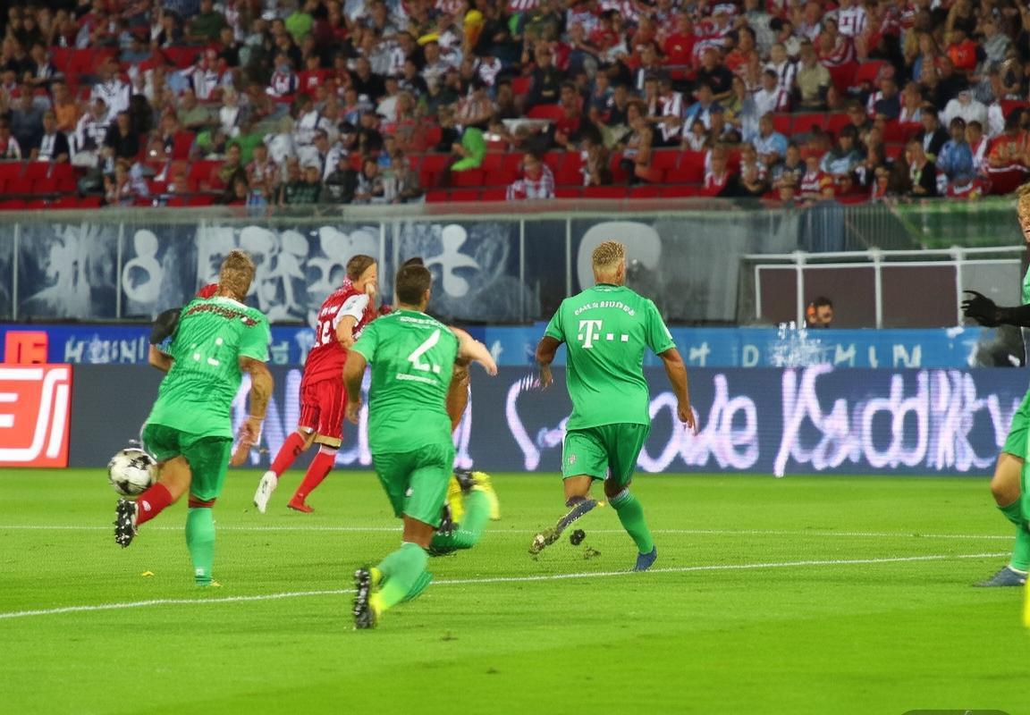 拜仁慕尼黑VS纽伦堡热身赛：攻防对决与战术较量